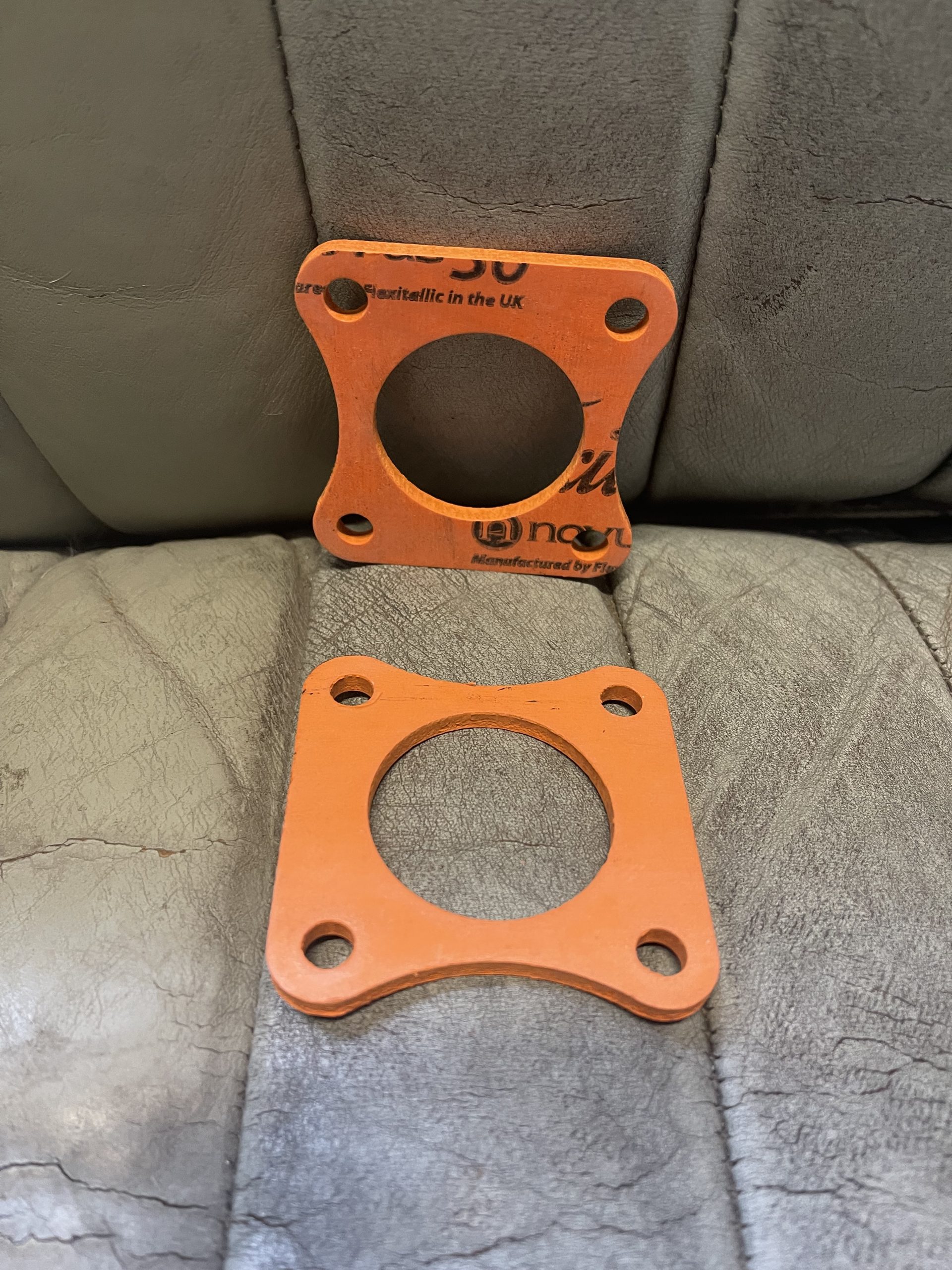 Isolator Vergaser HD6 (C2846)