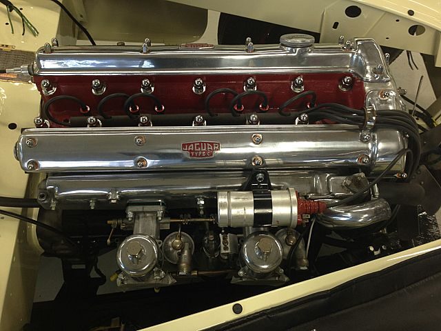 Motor XK140, sehr originalgetreu bis auf die sehr verbreitete Lucas Sport Zündspule