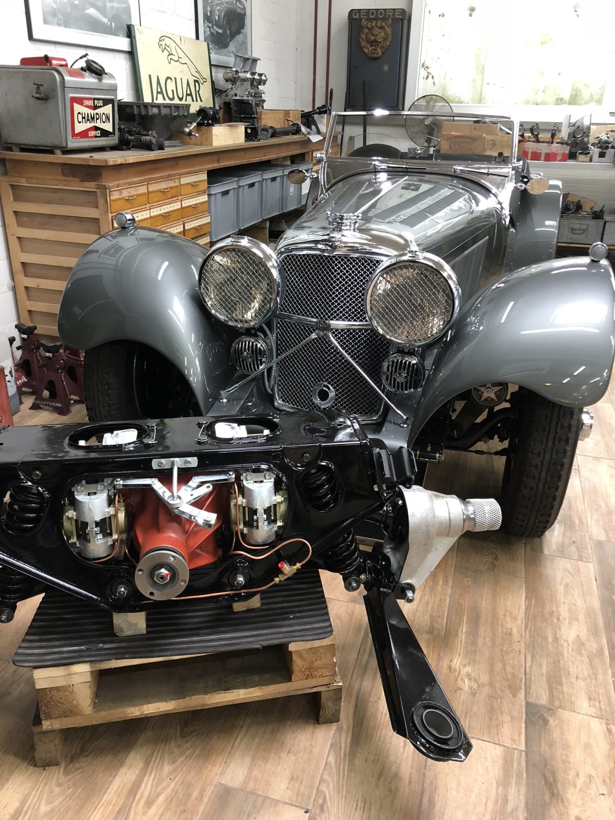 Diese E-Type Achse passt nicht in den SS Jaguar 100