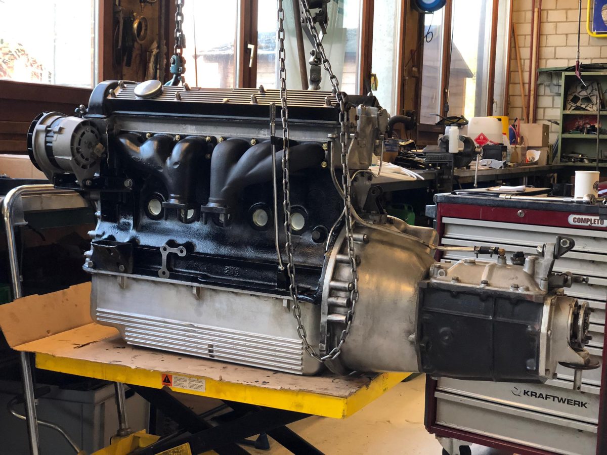 Revidierter E-Type Motor wieder vereint mit seinem Getriebe