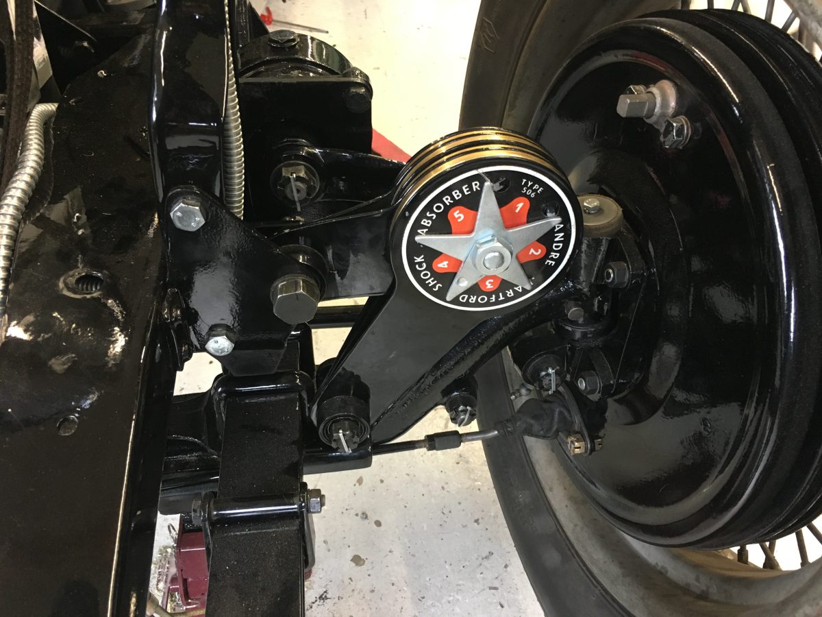 Wie häufig fehlen an SS100 deren Doppelstossdämpfer, hier nun wieder komplett