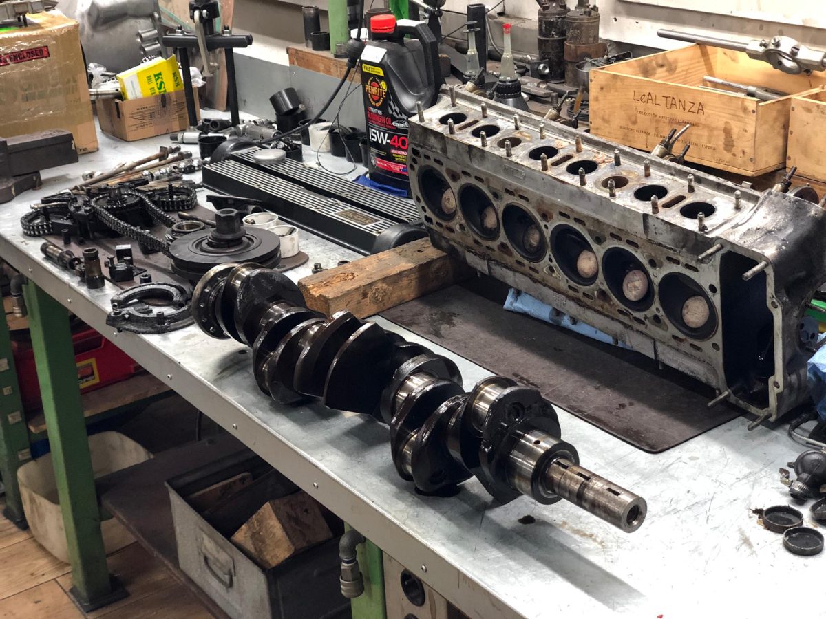 Fast fertig zerlegter Motor