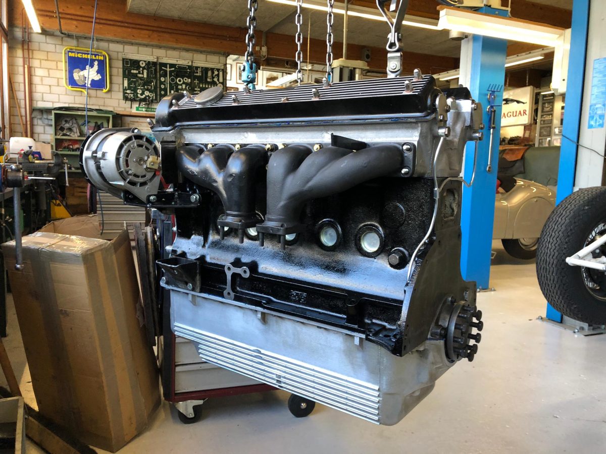 Frisch aufgebauter E S2 Motor von links